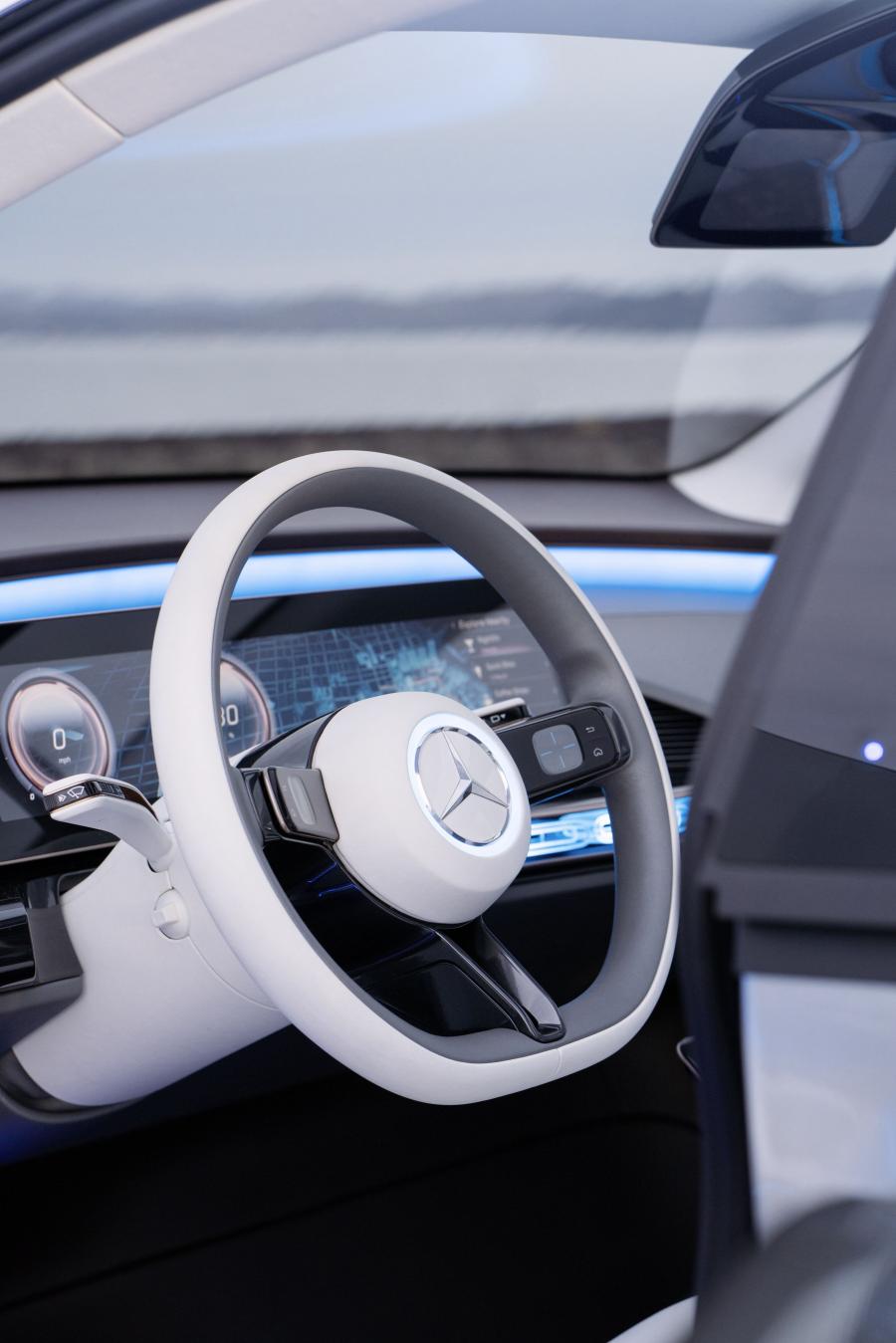 Панель приборов Mercedes-Benz Generation EQ Concept 2016 года  (фото 52 из 53)